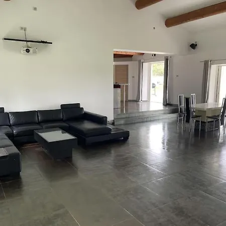 Villa Rians Rians  Exterior photo